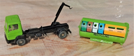 Wiking. Mercedes. Recycling. D�lka 8 cm.  (B22)