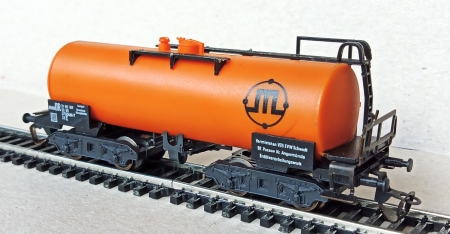 Vyprod�no...DR. TT. 1:120. Cisternov� n�kladn�.v�z. Po�kozen� z�bradl�. (G74)