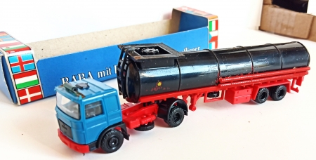 Man. Taha� + vlek cisterna. TT. 1:120. Po�kozen lak. D�lka 13cm. (Kod:B56)