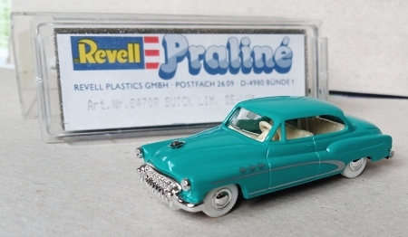 Pralin. H0. Limuzna Buick 50. Osobn auto. 1:87. Krabika.  (E55)