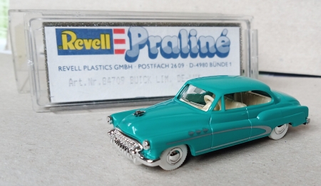Vyprod�no...Pralin�. H0. Limuz�na Buick 50. Osobn� auto. 1:87. Krabi�ka.  (E55)