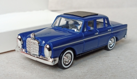 Busch Mercedes 220. Osobn auto. Dlka 5 cm. 1:87  (G41)