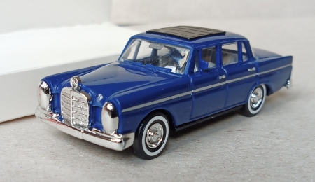 Vyprod�no...Busch Mercedes 220. Osobn� auto. D�lka 5 cm. 1:87  (G41)