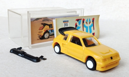 MIBER. Peugeot 205. Z�vodn� osobn� auto. 1:87. P��slu�enstv� obtisky. (G44)