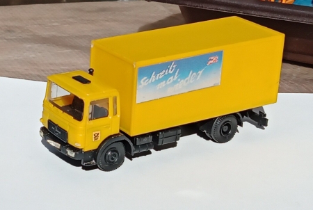 Man. N�kladn� auto. Po�ta. D�lka 10cm.   (B12)