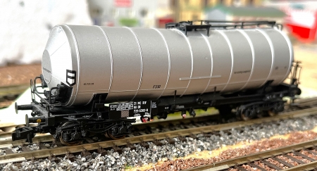 Vyprod�no...DR. Roco. TT. 1:120. Cisterna n�kladn�.v�z. Kinematika (A260)