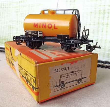 TT. Zeuke. DR. Cisterna n�kladn� v�z. Minol. (A258)