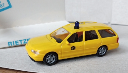 Rietze. Ford Mondeo GHIA. Osobn� auto. 1:87. D�lka 5cm  (E67)