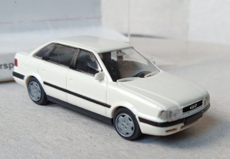 Riedze. Audi 80. Osobn auto. 1:87  (G37)