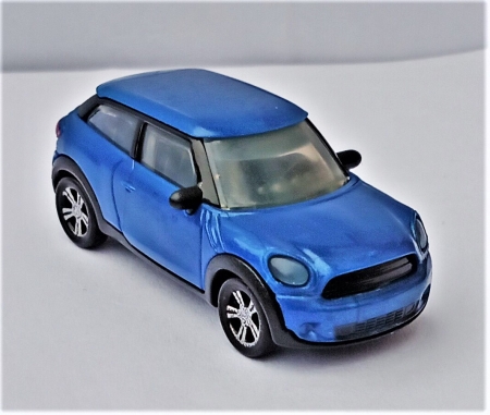 BMW osobn� auto D�lka cca 3cm.  (H150)