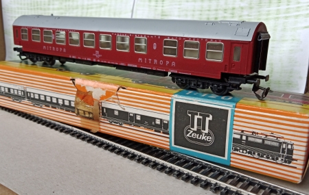 Vyprod�no...DR. Mitropa restaurant. Osobn� restaura�n� v�z. WRm. Kovov� dvojkol�. O�ka. (A243)