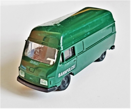 Dod�vka. N�meck� �elezni�n� policie. Bahn Polizel. D�lka 6 cm. 1:87.  (B31)