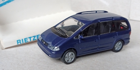 Riedze. Volkswagen Sharan. Osobn auto. 1:87. Dlka 5cm  (E66)