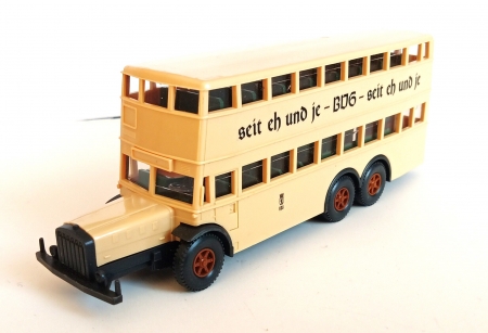 Wiking. historick dvopatrov autobus. Dlka 13cm. 1:87.  (B50)