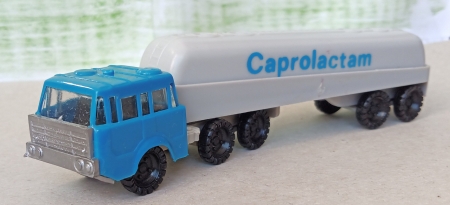 Vyprod�no...Tatra 813. + n�v�s. N�kladn� auto. M���tko:1:120.   (B65)