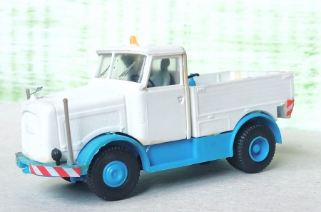 Tatra. Viz stav foto. D�lka 8 cm.  Kod:E47