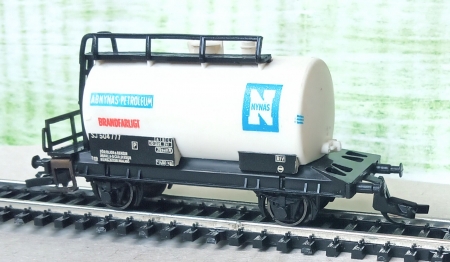 Vyprod�no...N�kladn� v�z cisterna N. TT. Sp��hlo Tillig. Kovov� dvojkol�. (E50)