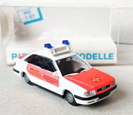 Riedze. Audi 80. Osobn� auto. Z�chran��i. 1:87  (E62)